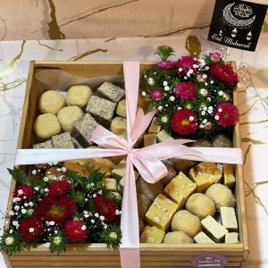 2 kg sweets box with red roses