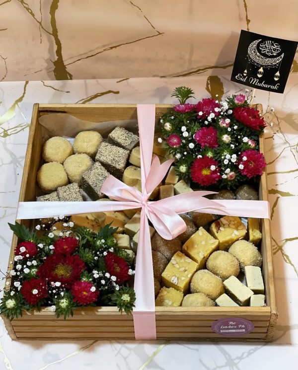 2 kg sweets box with red roses